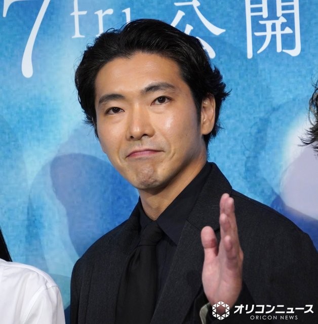 柄本佑、Tシャツ収集への愛を告白 「ギチギチで閉まらない」